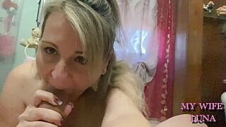 Я позволила мужу трахнуть меня в задницу и в конце играю с его спермой во рту - порно видео